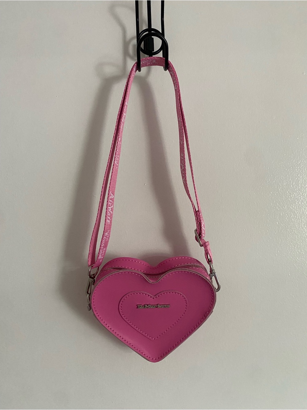 NWOT Dr Martens Mini Heart Bag in Fondant Pink - Picture 7 of 10